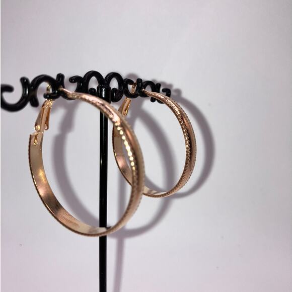 Textured Edges Gold-Tone Hinged Large Hoop 1.5" Earrings! - Picture 6 of 7